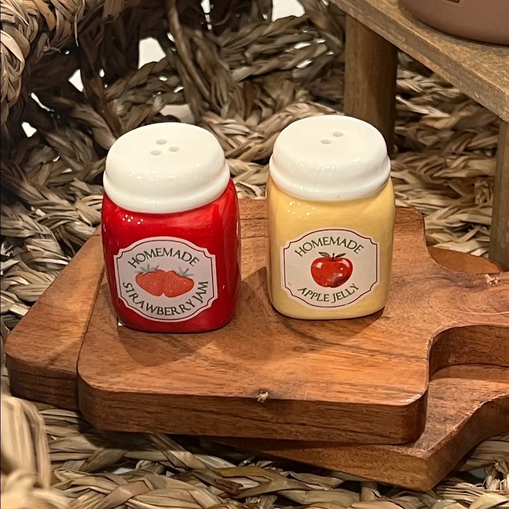Cute.🍓JAM & 🍎JAM Shakers